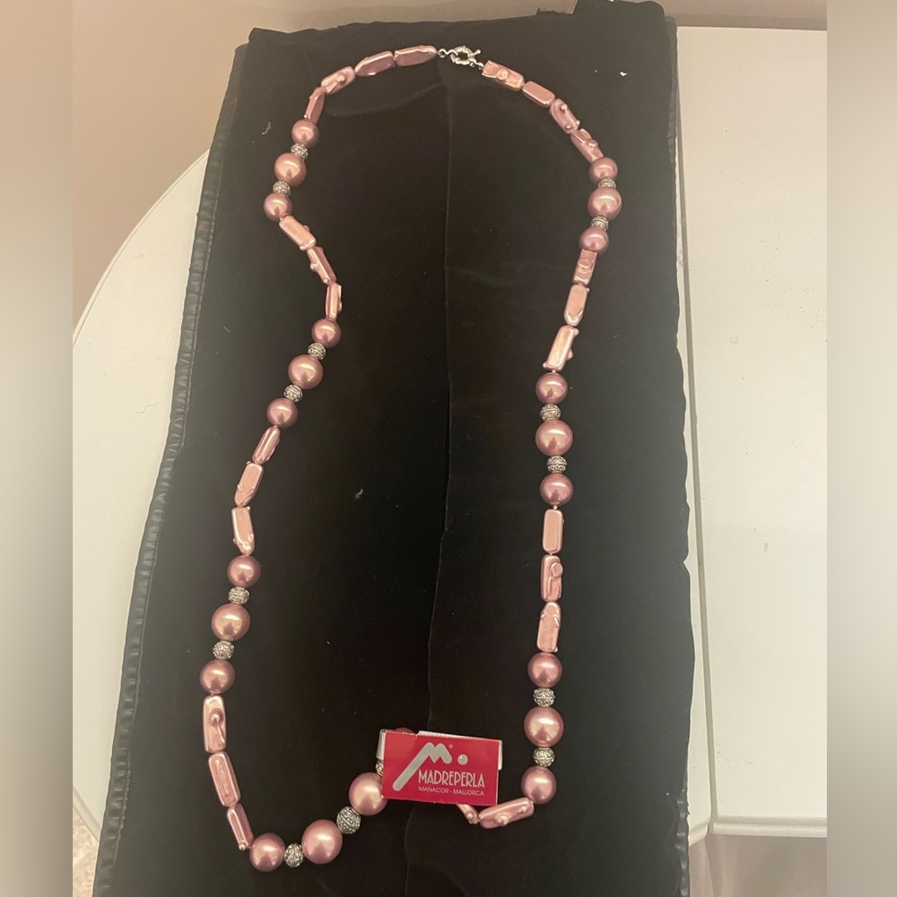 NWT Elegant Madreperla Manacor . Mallorca Pink Pearl long strand Necklace